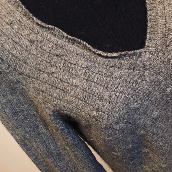 Saks Fifth Ave 100% Cashmere Pullover Cable Knit Sweater V-Neck size S - Picture 2 of 8
